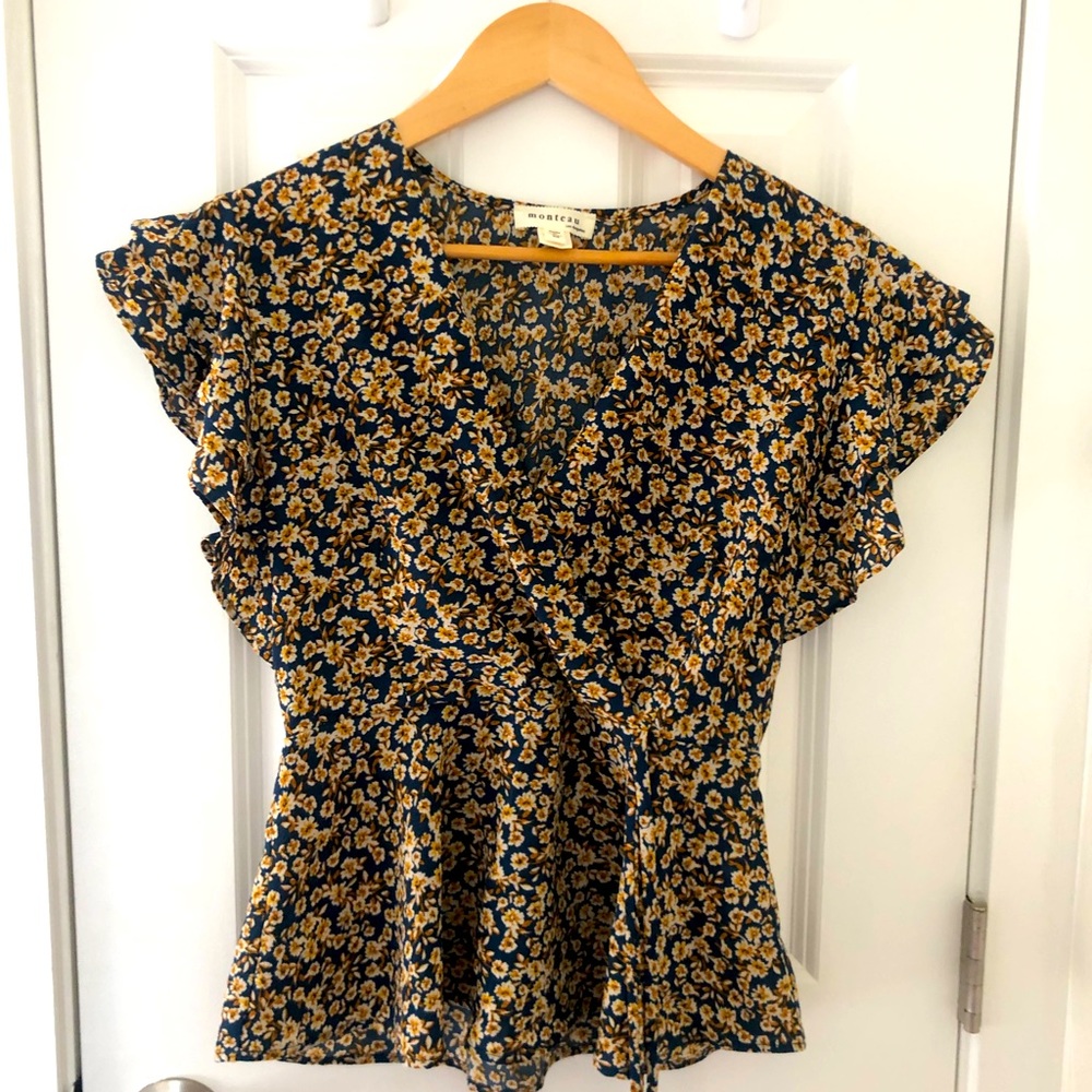 Short sleeve floral top, size M
